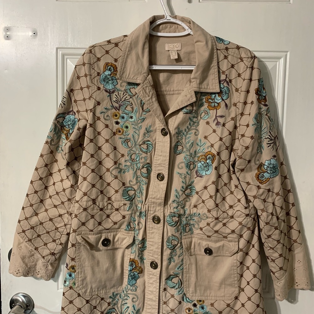 Logo Lavish embroidered lightweight jacket.